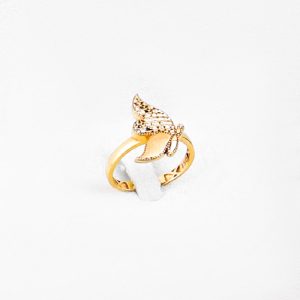 انگشتر طرح پروانه تراش‌دار زنانه