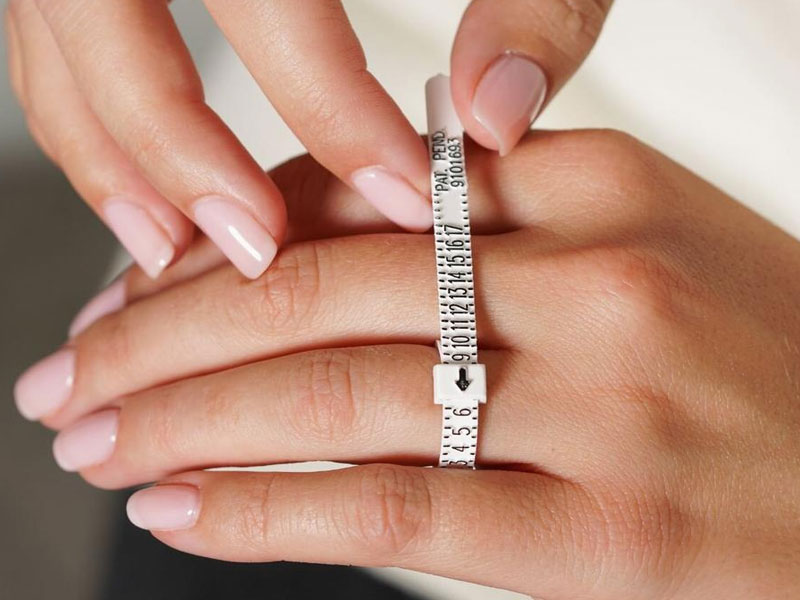 نحوه اندازهگیری سایز انگشتر در خانه