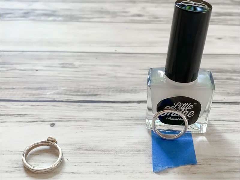 اک ناخن یا چسب سیلیکونی